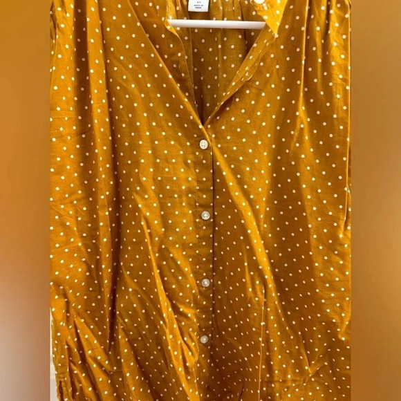 Old navy button down polka dot short sleeve top - Picture 5 of 5